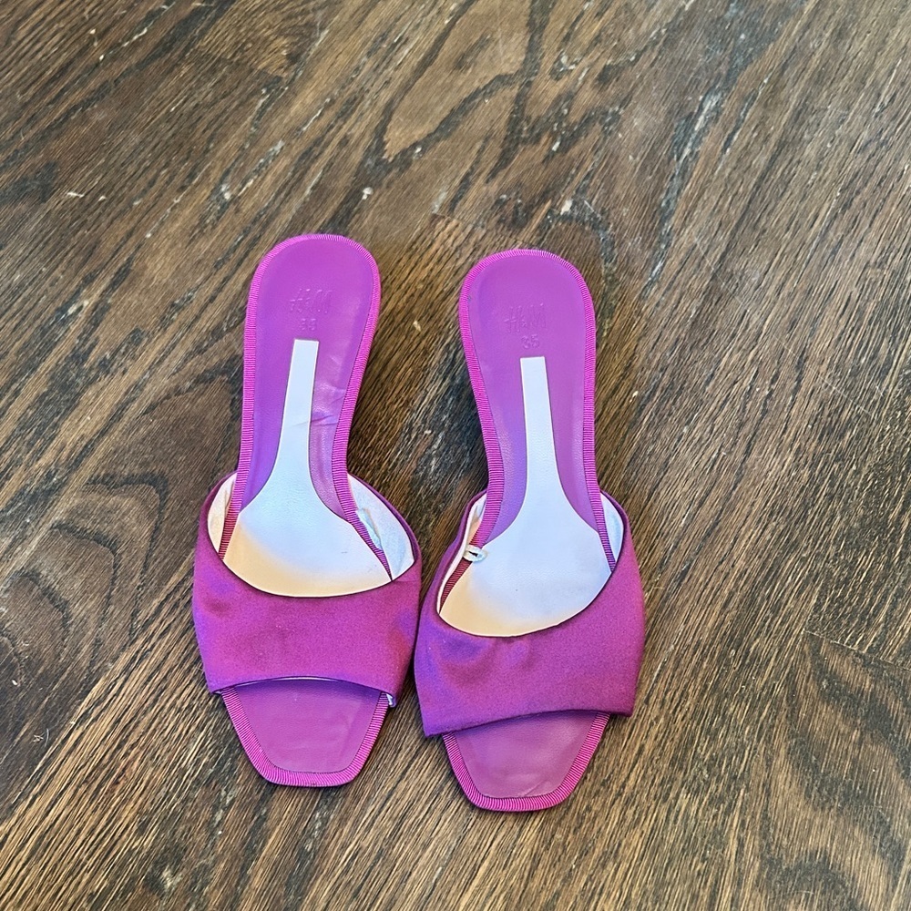 H&M Fuschia Sandals with kitten heel in size 35 - Picture 2 of 4